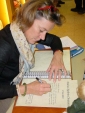 Andrea_Christenson_signeren_gastenboek_Hesemans