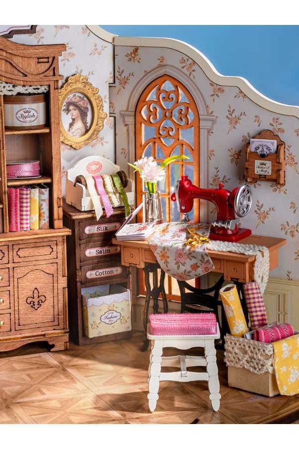 DIY Miniatuurhuis, Elsa’s Tailoring - Image 4